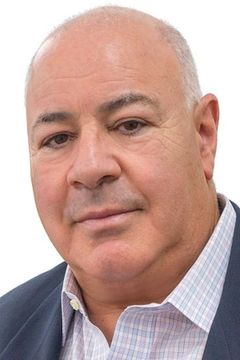 Neil Koppel interpreta Max Solomon