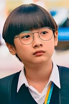Sean Wong Tsz-lok interpreta Kite Kid