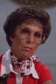 Fritzi Jane Courtney interpreta Mrs. Taft