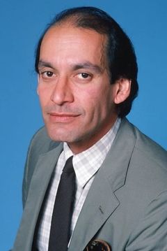 Gregory Sierra interpreta Lt. Lou Rodriguez