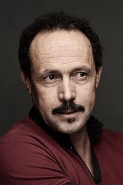 Benaissa El Jirari interpreta Si Ahmed (as Ben Aïssa El Jirari)