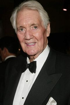 Pat Summerall interpreta Himself