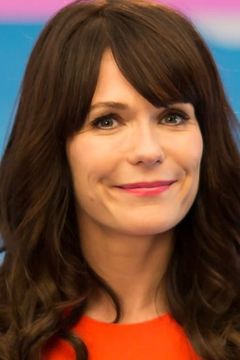 Katie Aselton interpreta Janet