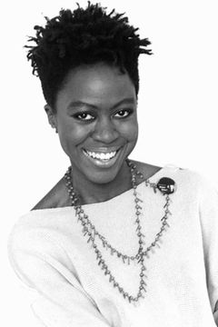 Danitra Vance interpreta Manicurist Trainee