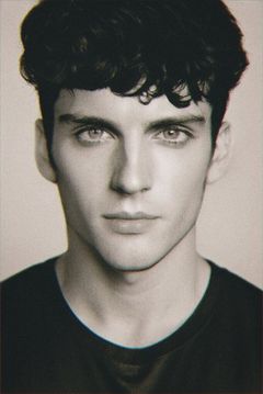 Zachary Chambers interpreta Detective Lyle Haskins