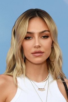 Delilah Hamlin interpreta Former Sex Worker / Aspiring Nurse