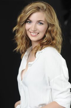 Megan Tracz interpreta Camille Williams