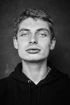 Raphaël Cohen interpreta Ivan Dédalus