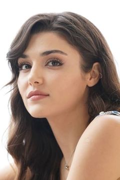 Hande Erçel interpreta Bilge