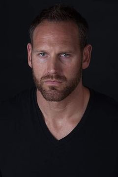 Keil Oakley Zepernick interpreta Subject Zero
