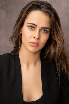 Marybeth Havens interpreta Danielle (as Bethan Wright)