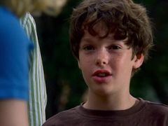Jarrod Bailey interpreta Tony