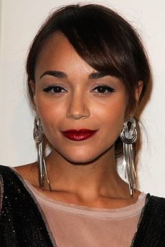 Ashley Madekwe interpreta Ashley Davenport
