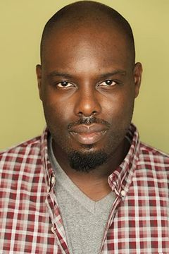 Senyo Amoaku interpreta Tall Pirate Leader