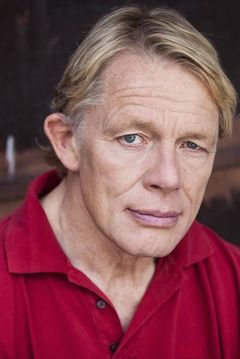 Alexander von der Groeben interpreta Hans Muller
