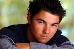 Joseph Ashton interpreta Rascal