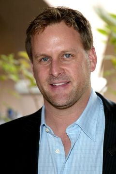 Dave Coulier interpreta Donald "Doc" Holiday