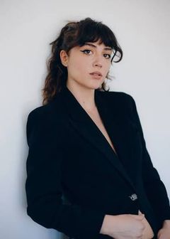 Sara Mondello interpreta Claudia Cinone