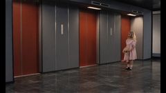 Isabelle Brok interpreta Meisje bij Lift