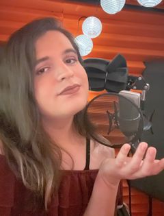 Alessa Luz Martinez interpreta Delgado (voice)