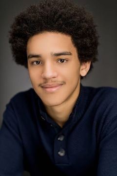Kaniel Jacob-Cross interpreta Little Mikey