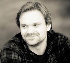 Zeke Hawkins interpreta Hospital Guest (uncredited)