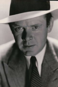 Charles Bickford interpreta John Lattimer
