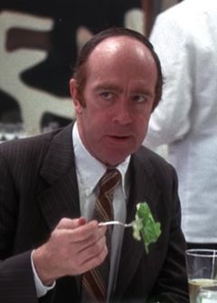 Ed Crowley interpreta Charlie