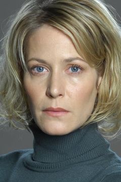 Stephanie Japp interpreta Lady Theresa Pexton