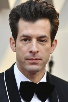 Mark Ronson interpreta Mark Ronson