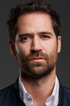 Manuel Garcia-Rulfo interpreta Vasquez