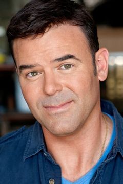 Kevin Linehan interpreta Eric Vidler