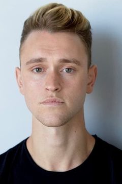 Matt Testro interpreta 38