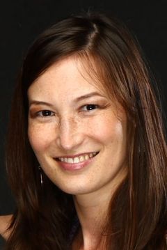 Jennifer Spence interpreta Zimsky's Assistant