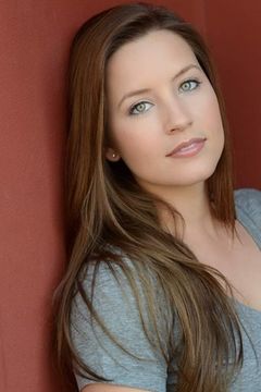 Ashley White interpreta Sandra Sinclair