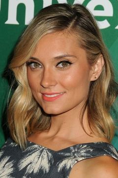 Spencer Grammer interpreta Summer Smith (voice)