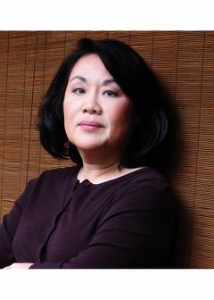 Emily Kuroda interpreta Japanese Woman