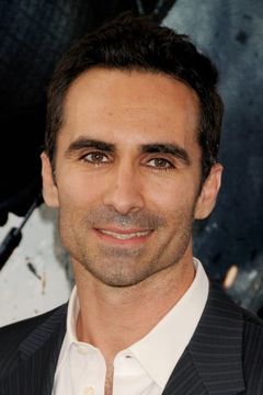 Nestor Carbonell interpreta Anthony Garcia