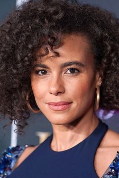 Parisa Fitz-Henley interpreta Fiji Cavanaugh