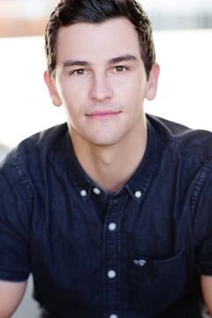 Thomas Lacey interpreta Benjamin