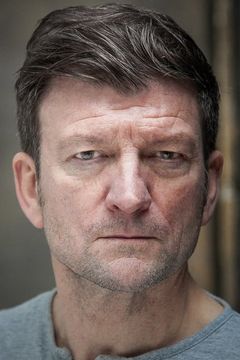 Liam Thomas interpreta Gentleman (uncredited)