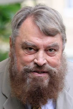 Brian Blessed interpreta Judge Jawbreaker (voice)