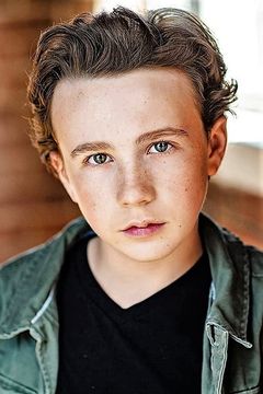 Jack Fulton interpreta Christopher 5-8 yrs old
