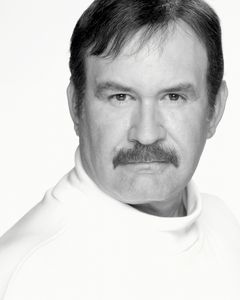 Allen Boudreaux interpreta Tax Attorney