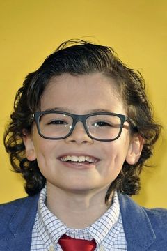 Raphael Alejandro interpreta Adam