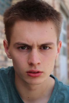 Cedric Eich interpreta Young Hansel