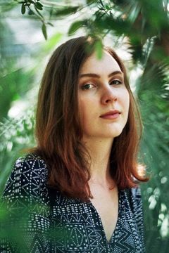 Dunja Pavlović interpreta Astrologer's Daughter