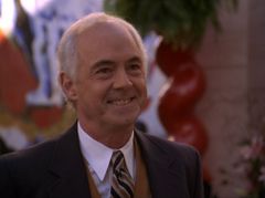 Dennis Creaghan interpreta Bill Compton