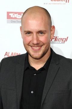 Oliver Petszokat interpreta Sebastian Siebert
