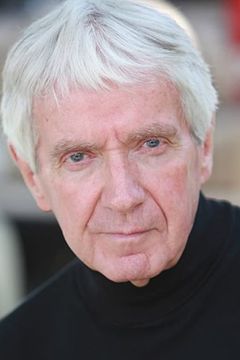 Francis X. McCarthy interpreta Clay McClaren